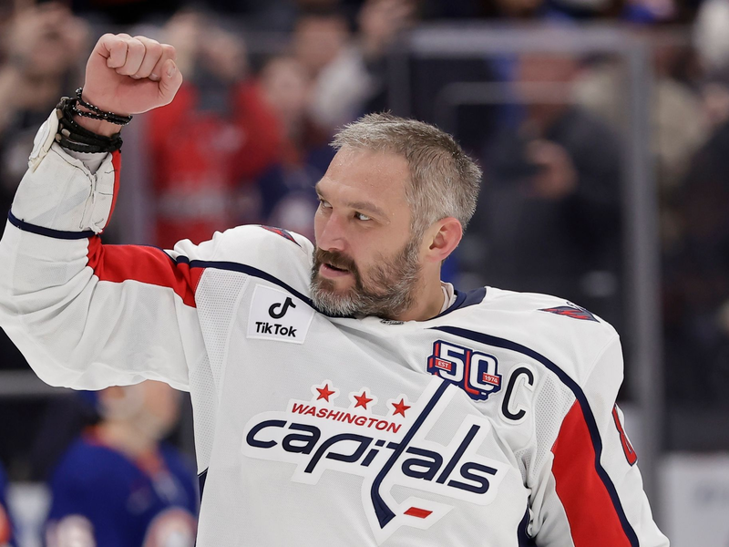 Wird vom Publikum gefeiert: Eishockey-Größe Owetschkin. - Foto: Adam Hunger/FR110666 AP/AP/dpa