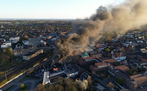 FW-WAF: Brand auf Schrottplatz - Foto: presseportal.de