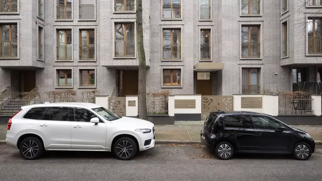 Kleine Autos werden seltener - SUVs und Geländewagen nicht. (Archivbild) - Bild: Sebastian Gollnow/dpa