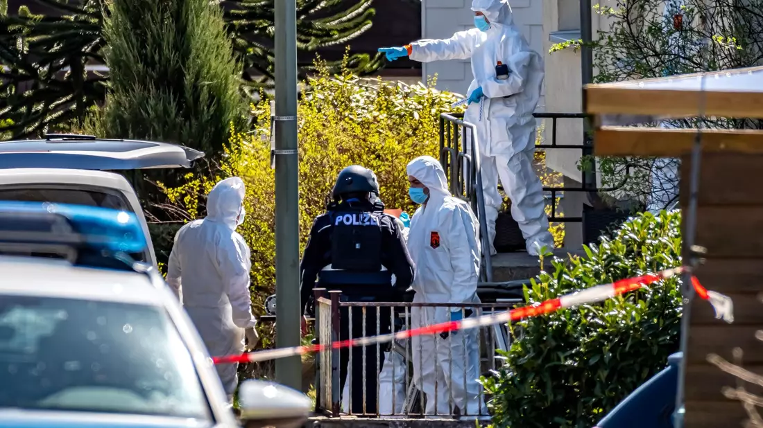 Bislang sind der oder die Täter weiterhin flüchtig.   - Bild: Markus Klümper/dpa