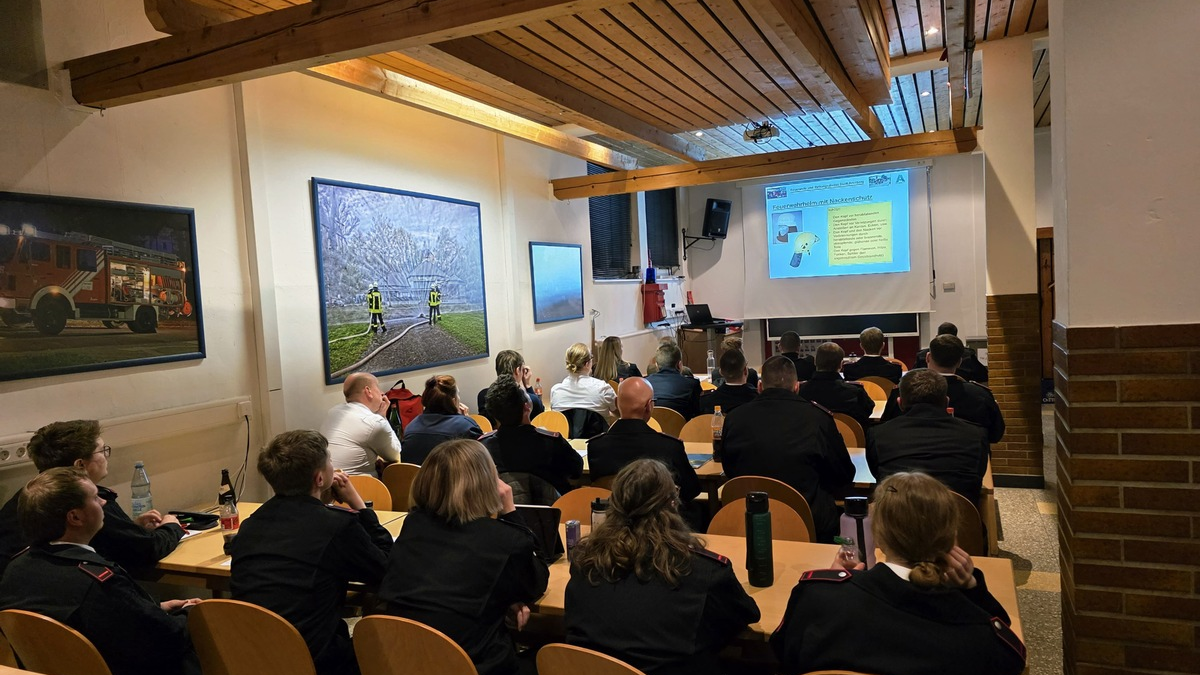 FW-AR: 23 Einsatzkräfte beenden ihre Grundausbildung - Foto: presseportal.de