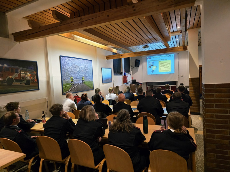 FW-AR: 23 Einsatzkräfte beenden ihre Grundausbildung - Foto: presseportal.de