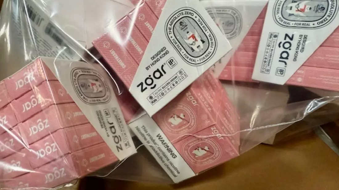 ZOLL-E: Zollfahndung Essen - Schlag gegen Handel mit illegalen E-Zigaretten - fast 160.000 Stück E-Zigaretten sichergestellt - Steuerschaden ca. ½ Million Euro - Bild: presseportal.de