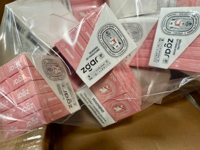 ZOLL-E: Zollfahndung Essen - Schlag gegen Handel mit illegalen E-Zigaretten - fast 160.000 Stück E-Zigaretten sichergestellt - Steuerschaden ca. ½ Million Euro - Foto: presseportal.de