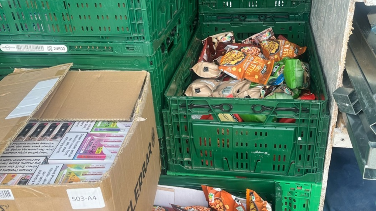 POL-DO: Bratpfannen, Mundspülung und Tabakprodukte: Hauptzollamt und Polizei ermitteln nach Zeugenhinweisen auf einem Flohmarkt - Foto: presseportal.de