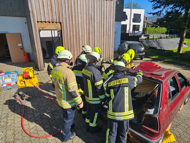 FW Burscheid: Feuerwehren beenden gemeinsamen Lehrgang - neue Retter für Burscheid und Leichlingen - Foto: presseportal.de