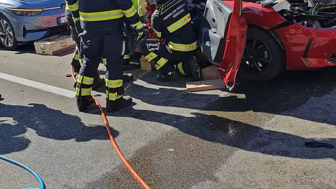 FW-M: Vollsperrung nach Verkehrsunfall (BAB 95 Fürstenried) - Bild: presseportal.de