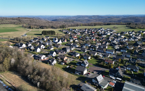 Der Verdächtige ist noch auf der Flucht. - Foto: Thomas Frey/dpa