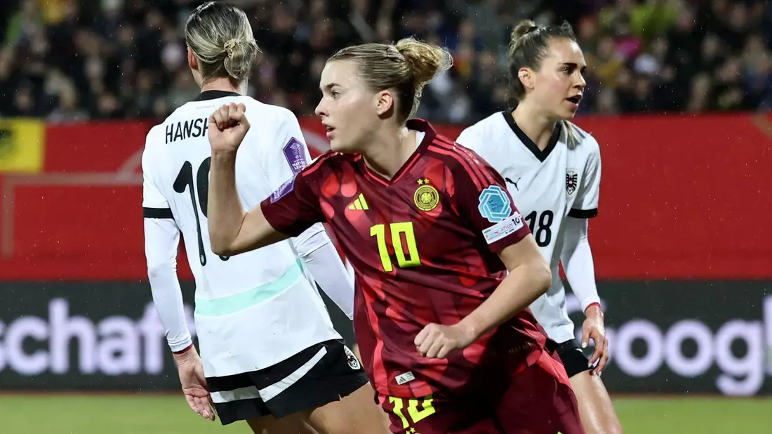 Kämpft seit Jahren um einen Stammplatz: Laura Freigang (M). - Bild: Daniel Löb/dpa
