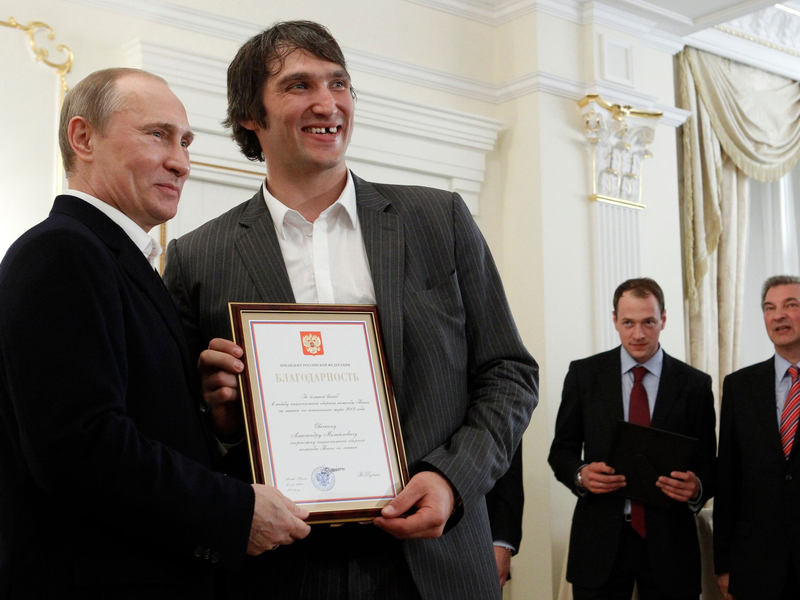 Eishockey-Star Owetschkin unterstützt Kremlchef Putin politisch. - Foto: Sergei Karpukin/Reuters POOL/AP/dpa