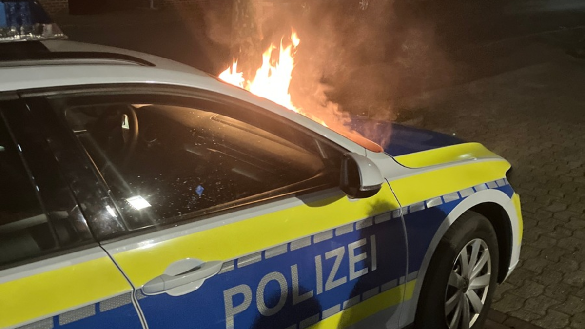 POL-ROW: Brandstiftung an Streifenwagen - Foto: presseportal.de