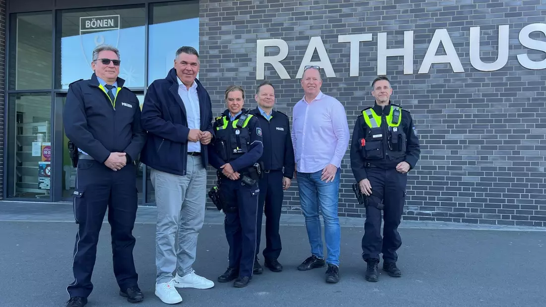 POL-UN: Bönen - Polizeihauptkommissarin Eve Wedel ist neue Beamtin des Bezirks- und Schwerpunktdienstes Bönen - Bild: presseportal.de