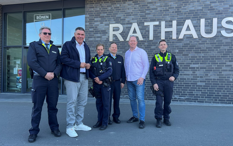 POL-UN: Bönen - Polizeihauptkommissarin Eve Wedel ist neue Beamtin des Bezirks- und Schwerpunktdienstes Bönen - Foto: presseportal.de