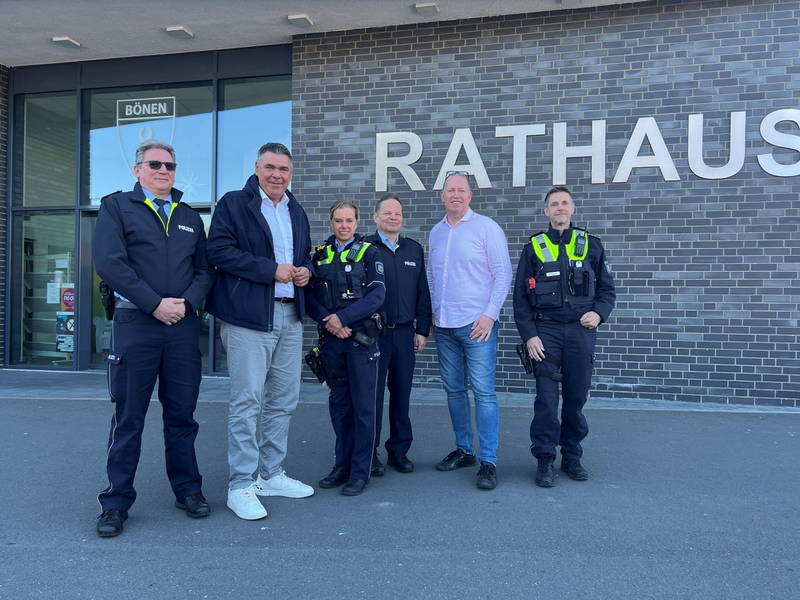 POL-UN: Bönen - Polizeihauptkommissarin Eve Wedel ist neue Beamtin des Bezirks- und Schwerpunktdienstes Bönen - Foto: presseportal.de