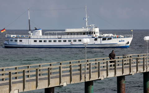 Das Ausflugsschiff «MS Baltica» hat einen Wassereinbruch erlitten und droht zu sinken. (Archivbild) - Foto: Bernd Wüstneck/dpa-Zentralbild/ZB