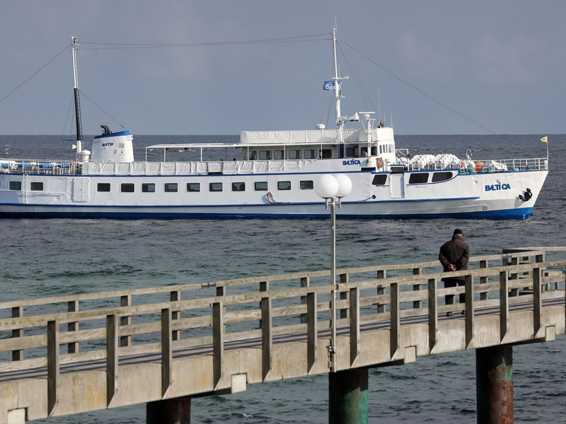 Das Ausflugsschiff «MS Baltica» hat einen Wassereinbruch erlitten und droht zu sinken. (Archivbild) - Foto: Bernd Wüstneck/dpa-Zentralbild/ZB