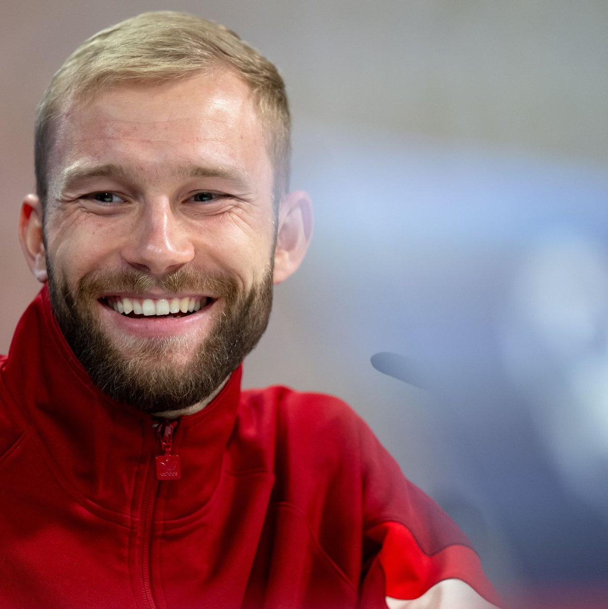 Vincent Kompany lässt sich nicht in die Aufstellungs-Karten schauen. - Foto: Sven Hoppe/dpa