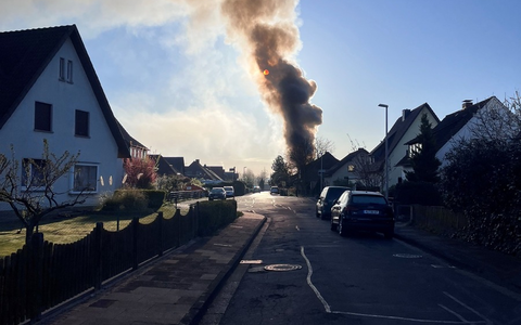 FW Minden: Ausgedehnter Wohnhausbrand in Minden-Dankersen, eine Person verstorben - Foto: presseportal.de FW Minden: Ausgedehnter Wohnhausbrand in Minden-Dankersen, eine Person verstorben - Foto: presseportal.de