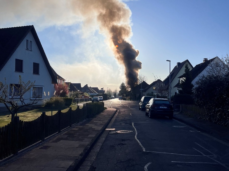 FW Minden: Ausgedehnter Wohnhausbrand in Minden-Dankersen, eine Person verstorben - Foto: presseportal.de