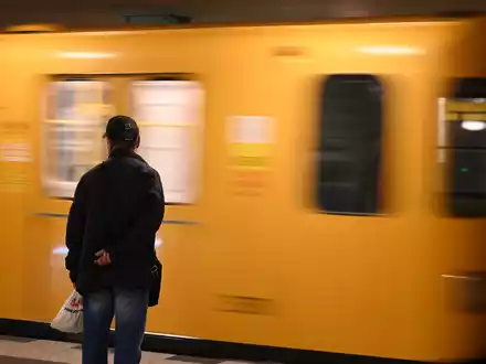 Laut Polizei wurde bei dem Vorfall niemand verletzt. (Symbolbild) - Foto: Niklas Graeber/dpa