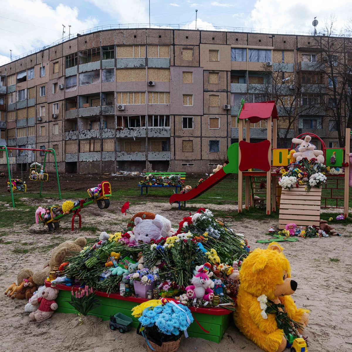 Die Ukraine bringt den russischen Raketenschlag gegen Kinder und Jugendliche nun vor den UN-Sicherheitsrat. - Foto: Evgeniy Maloletka/AP/dpa