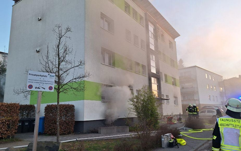 FW Rheingau-Taunus: 15 Verletzte bei Wohnhausbrand in Taunusstein - Foto: presseportal.de
