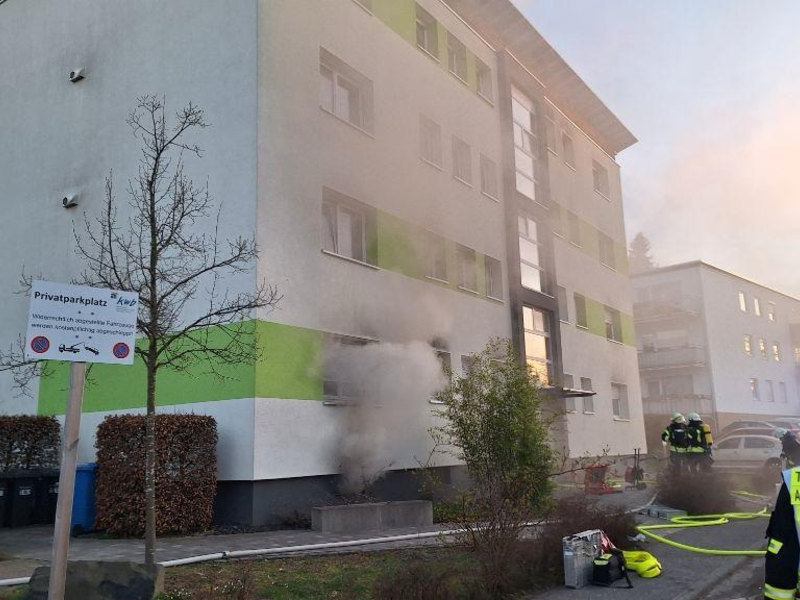 FW Rheingau-Taunus: 15 Verletzte bei Wohnhausbrand in Taunusstein - Foto: presseportal.de