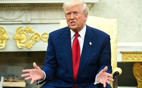 Die Zölle bleiben, sagt US-Präsident Trump. - Foto: -/POOL/AP/dpa