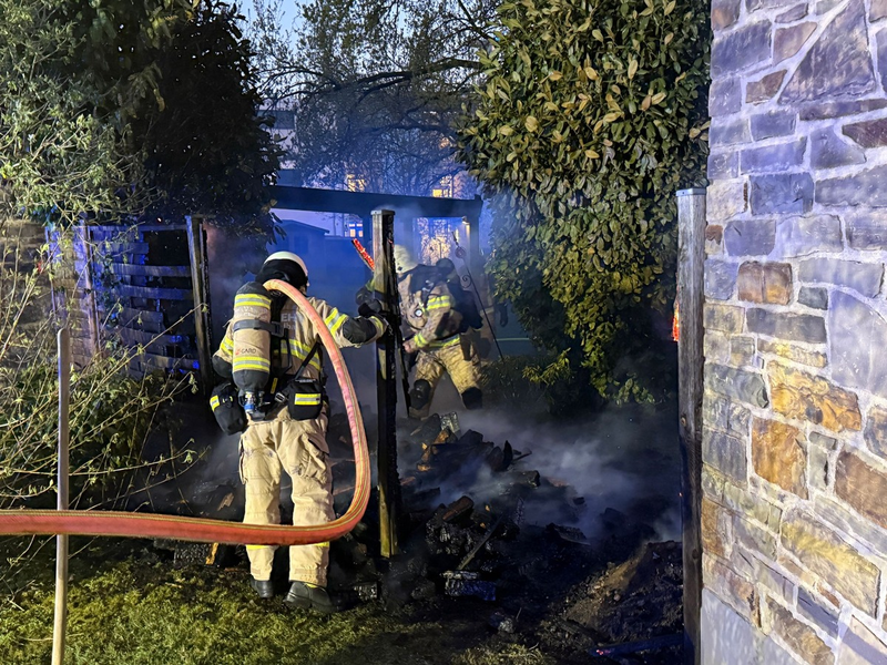 FW-GL: Drei Einsätze an einem Abend - Brandbekämpfung in Heidkamp, Hebborn und Herkenrath - Eine verletzte Person durch Brandrauch - Foto: presseportal.de
