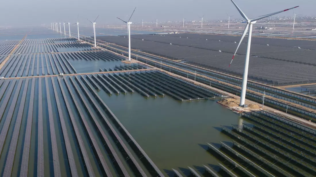 Solar ist die am schnellsten wachsende Energiequelle. - Bild: Ng Han Guan/AP/dpa