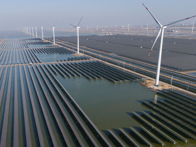 Solar ist die am schnellsten wachsende Energiequelle. - Foto: Ng Han Guan/AP/dpa