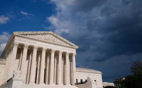 Die US-Regierung geht gegen ein Programm vor, das Hunderttausenden Migranten den Aufenthalt in den USA ermöglicht - und bekommt vom Supreme Court vorerst grünes Licht. (Archivbild) - Foto: Susan Walsh/AP/dpa