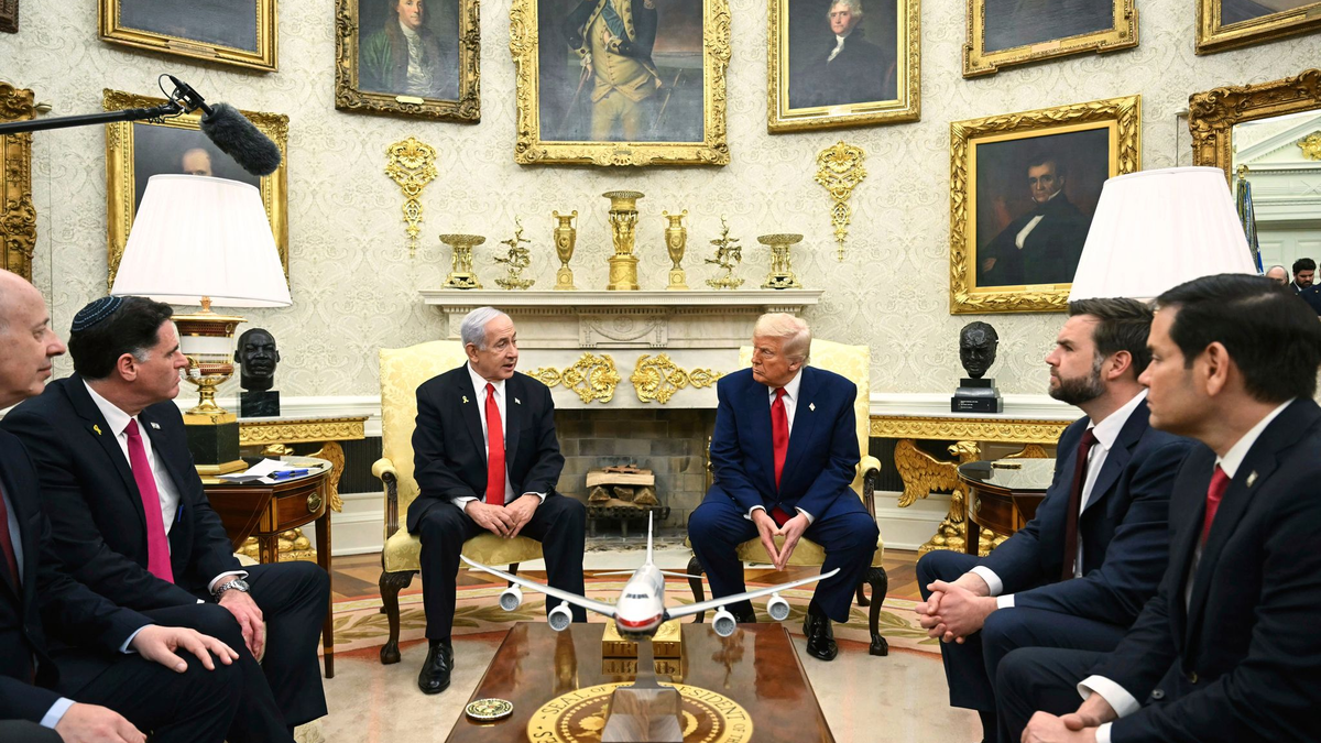 Laut Israels Ministerpräsident Benjamin Netanjahu sind sich Israel und die USA einig, dass der Iran keine Atomwaffen besitzen wird.  - Foto: -/Pool via AP/dpa