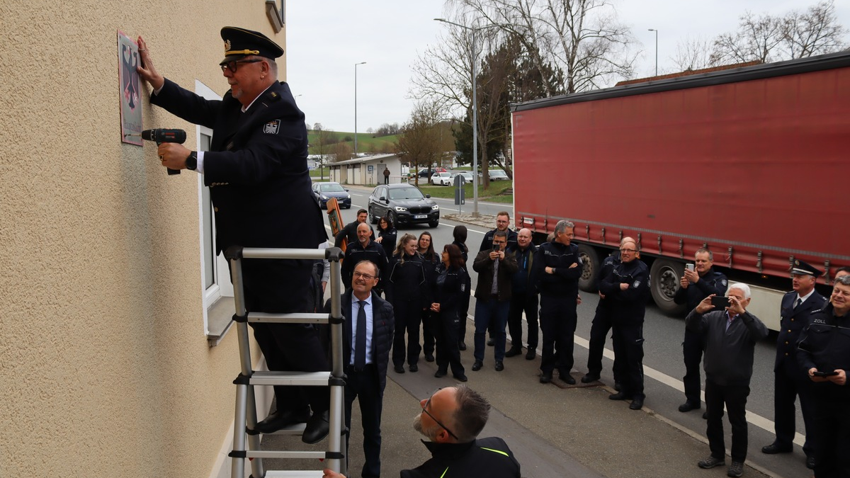 HZA-R: Abschied von einem Stück Geschichte - Zollgebäude in Furth im Wald übergeben - Foto: presseportal.de