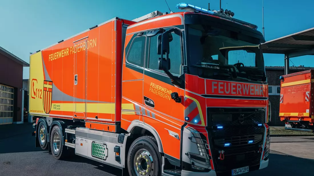 FW Paderborn: Indienststellung vollelektrischer Lastkraftwagen - Bild: presseportal.de
