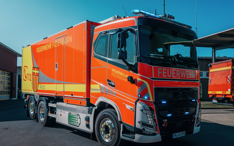 FW Paderborn: Indienststellung vollelektrischer Lastkraftwagen - Foto: presseportal.de