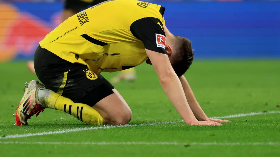 Fällt lange aus: BVB-Abwehrspieler Nico Schlotterbeck. - Bild: Jan Woitas/dpa