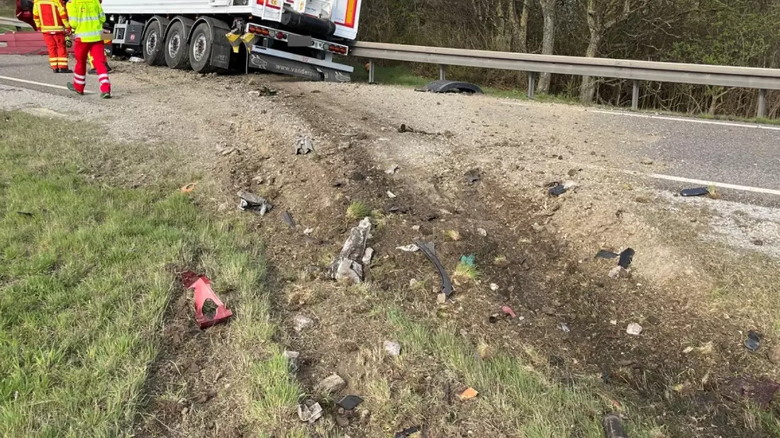 API-TH: Getreidelaster fährt in den Straßengraben - Bild: presseportal.de