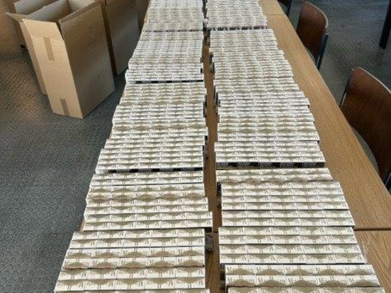 HZA-DD: Ungewöhnliches Schmuggelversteck / Zoll findet fast 60.000 Zigaretten bei Fahrzeugkontrolle - Foto: presseportal.de