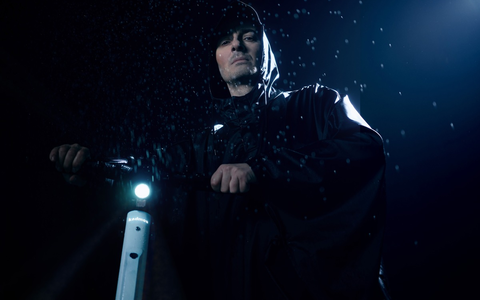 Deutschland – Eine Erfahrung: Jan Böhmermann fährt mit dem E-Scooter von Köln nach Chemnitz - Foto: presseportal.de Deutschland – Eine Erfahrung: Jan Böhmermann fährt mit dem E-Scooter von Köln nach Chemnitz - Foto: presseportal.de