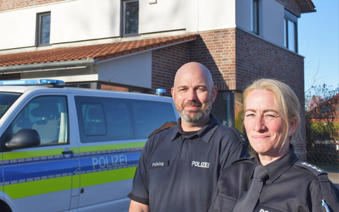 POL-WL: Leitungswechsel bei der Polizeistation Salzhausen: Waltraud Guse ĂŒbernimmt FĂŒhrung - Foto: presseportal.de POL-WL: Leitungswechsel bei der Polizeistation Salzhausen: Waltraud Guse ĂŒbernimmt FĂŒhrung - Foto: presseportal.de