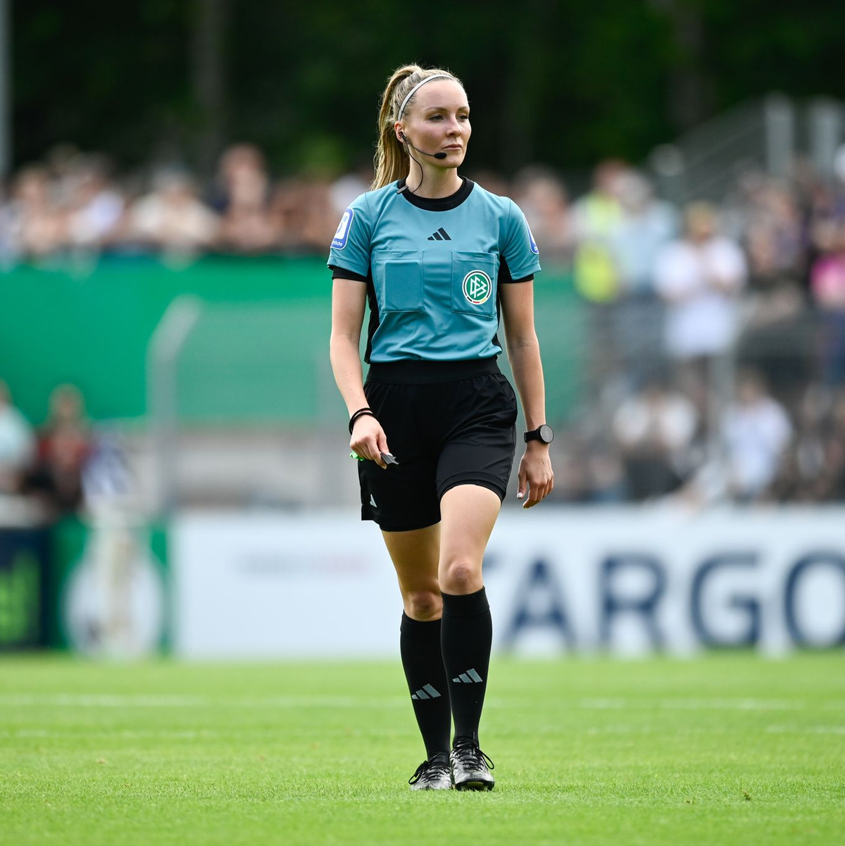 Fabienne Michel soll beim Drittliga-Spiel zwischen dem SC Verl und Rot-Weiss Essen sexistisch beleidigt worden sein. - Foto: Silas Stein/dpa