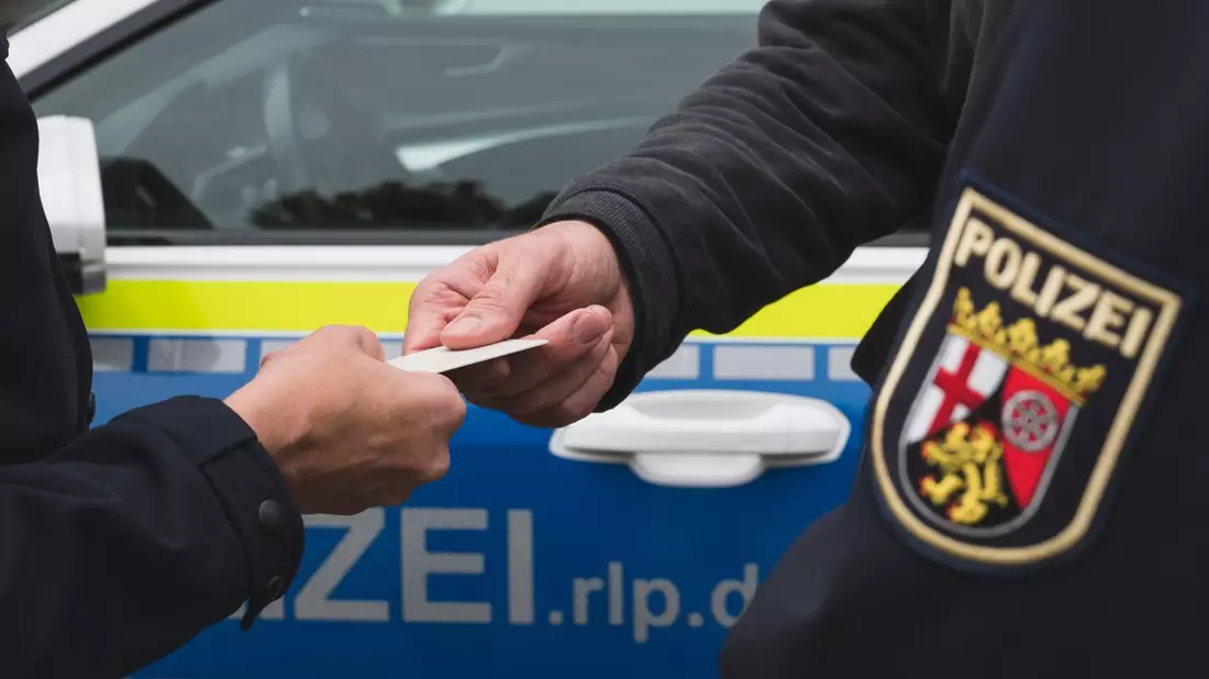 POL-PDKL: Anhaltend hohe Polizeipräsenz - Einsatzkräfte kontrollieren in der Innenstadt - Bild: presseportal.de