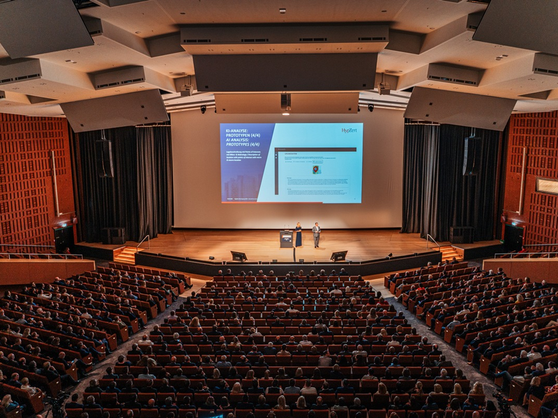 Dekarbonisierung, bezahlbares Wohnen, Nachfrageverschiebungen: Wie geht es weiter auf den Immobilienmärkten? / HypZert Jahrestagung 2025: Das größte Branchentreffen der Immobilienbewertung in Europa - Foto: presseportal.de