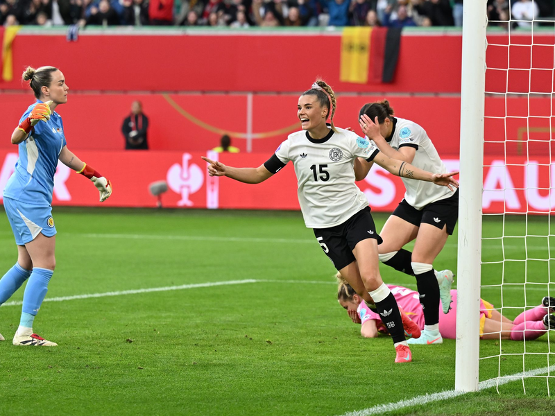 Christian Wück erlebte in Wolfsburg ein Wechselbad der Gefühle - Foto: Swen Pförtner/dpa