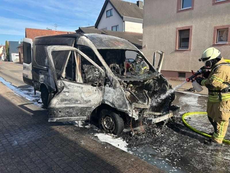 POL-PDLD: Fahrzeugbrand - Foto: presseportal.de