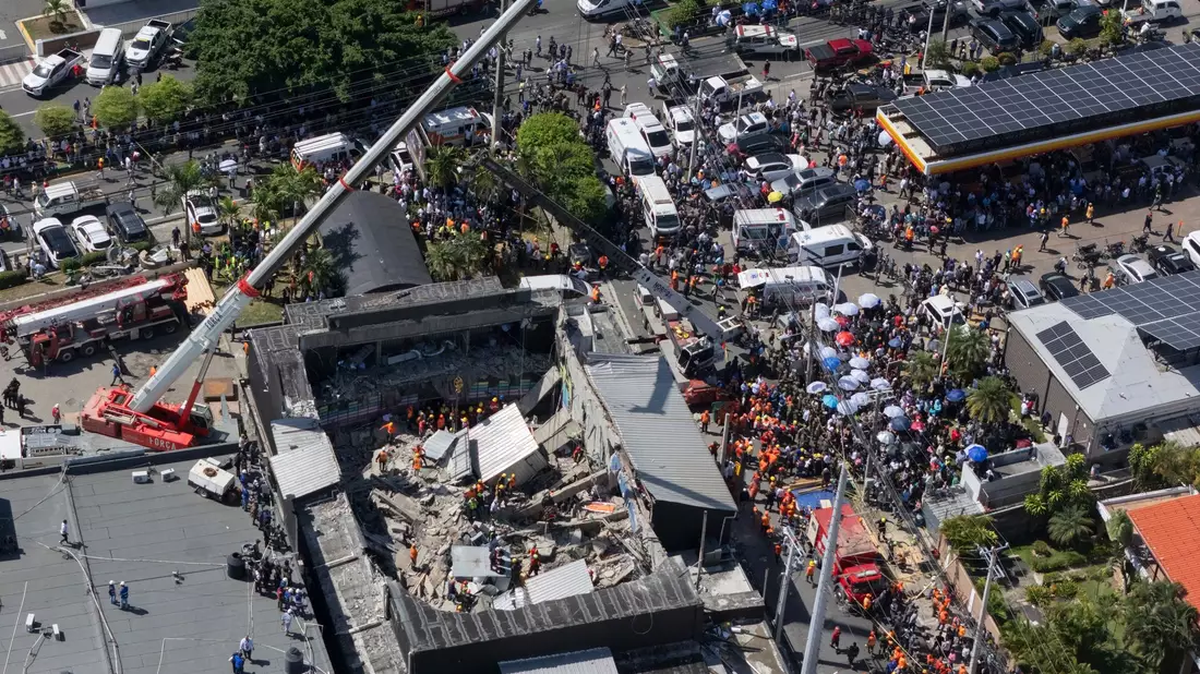Die Unglücksursache ist noch unbekannt, die Ermittlungen laufen. - Bild: Eddy Vittini/AP/dpa