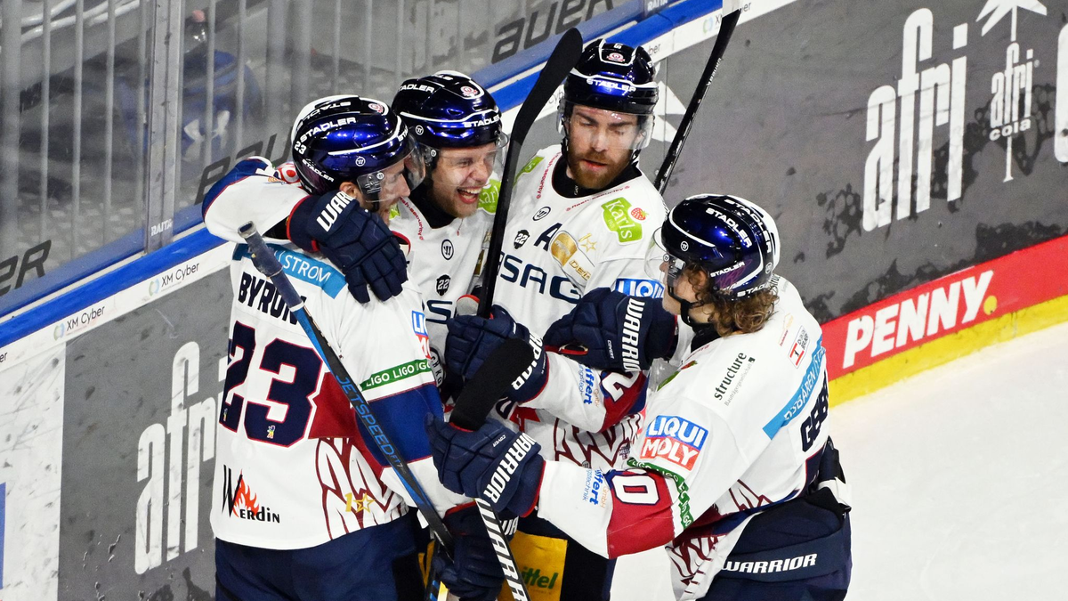 Die Eisbären Berlin können auch im vierten Halbfinale gegen Mannheim einen Sieg bejubeln und stehen erneut im DEL-Finale. - Foto: Uli Deck/dpa
