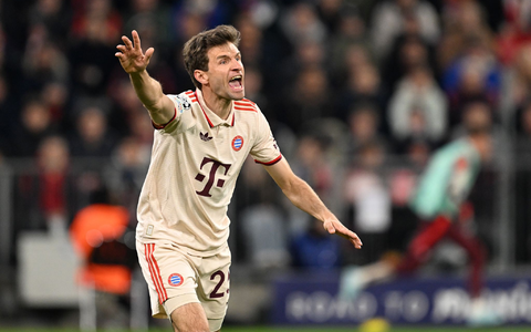 Thomas Müller musste als Reservist auf der Münchner Bank Platz nehmen. - Foto: Sven Hoppe/dpa