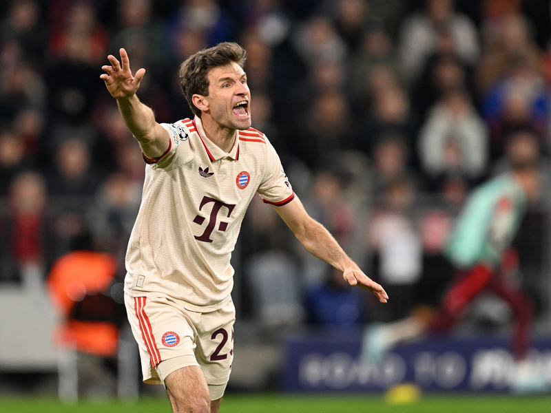Thomas Müller musste als Reservist auf der Münchner Bank Platz nehmen. - Foto: Sven Hoppe/dpa